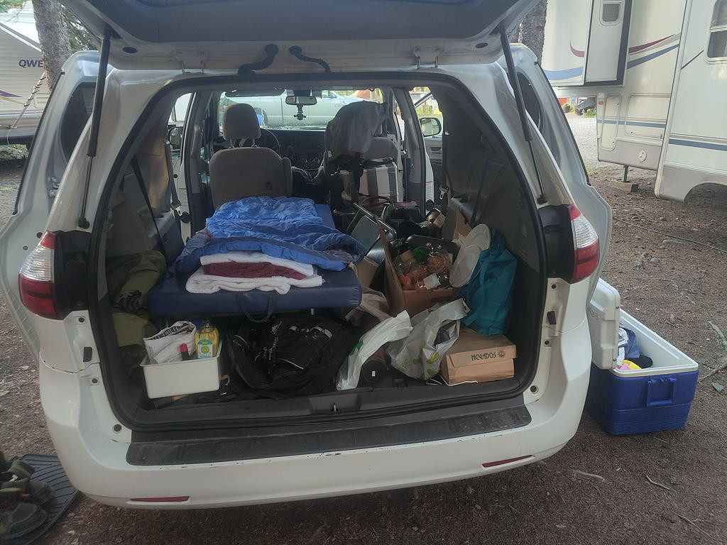 9 23.7.5 Sienna camper bed.jpg